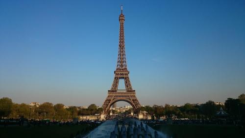 Eiffeltoren is te vergelijken met gassen in atmosfeer