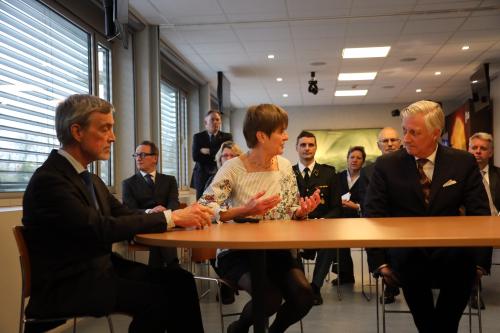 Martine De Mazière presenting BIRA-IASB to the King of Belgium