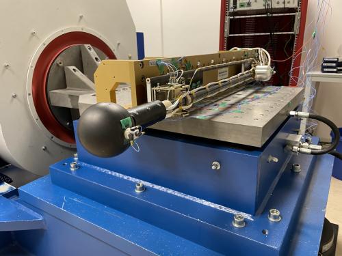 Merged probe on vibration stand